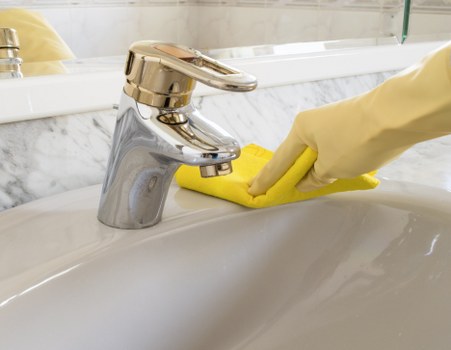 Hot water extraction process during steam carpet cleaning